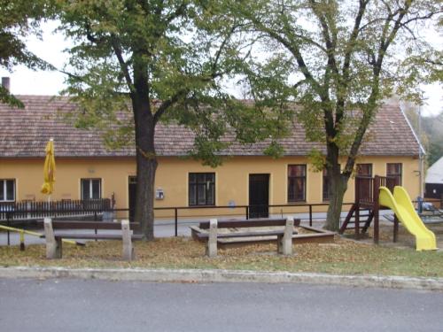 Kaplička v obci Kozlov 