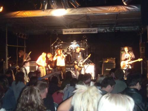 Již druhý koncert skupiny Parkán v místním kempu 2011 