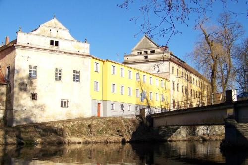most, zámek, řeka, mlýn jaro 2008 
